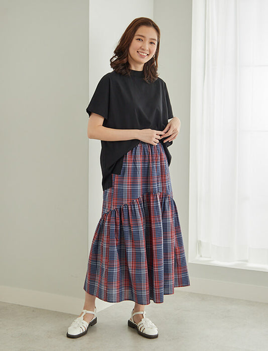 １枚で主役級、マドラスチェックティアードスカート