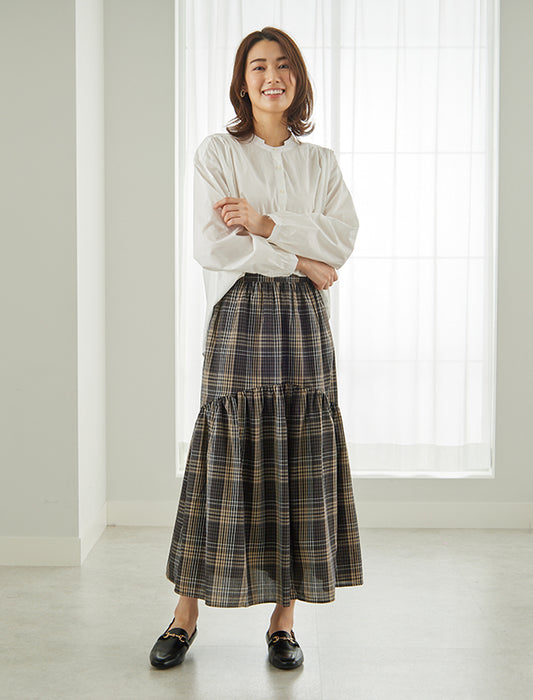 １枚で主役級、マドラスチェックティアードスカート