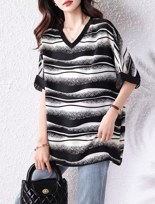 アート風ボーダートップス