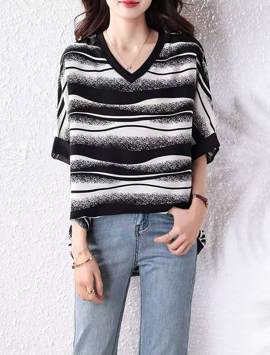 アート風ボーダートップス