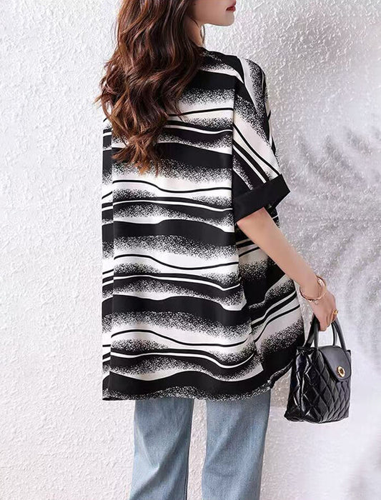 アート風ボーダートップス