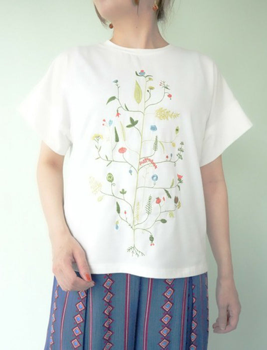 繊細な花柄刺繍カットソー