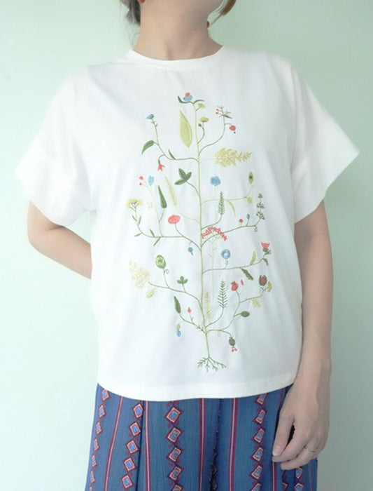 繊細な花柄刺繍カットソー