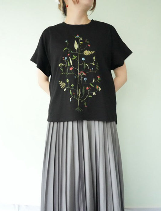 繊細な花柄刺繍カットソー