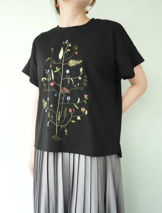 繊細な花柄刺繍カットソー