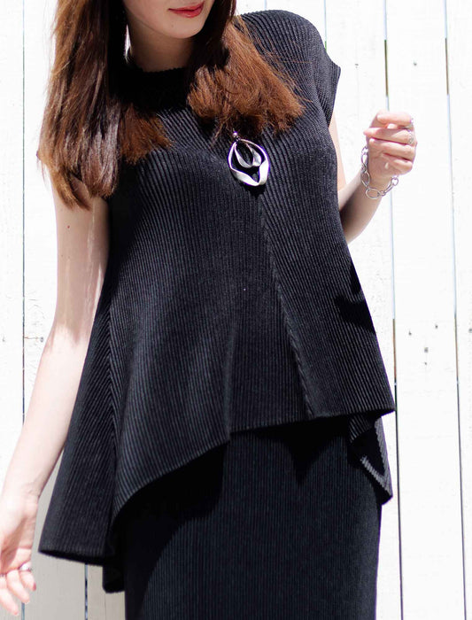 ＜SPECCHIO＞シャトルプリーツ裾フレアブラウス