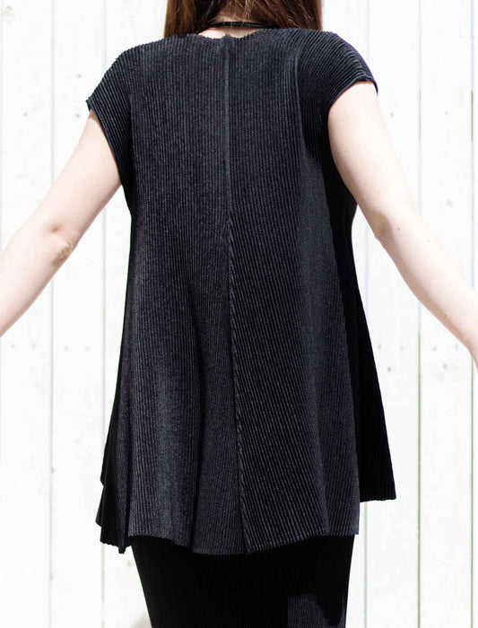 ＜SPECCHIO＞シャトルプリーツ裾フレアブラウス