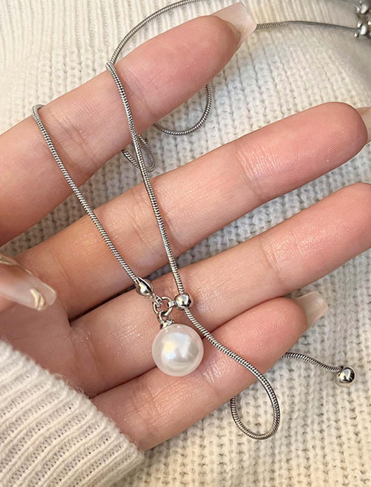 長さが調整できるイミテーションパールネックレス