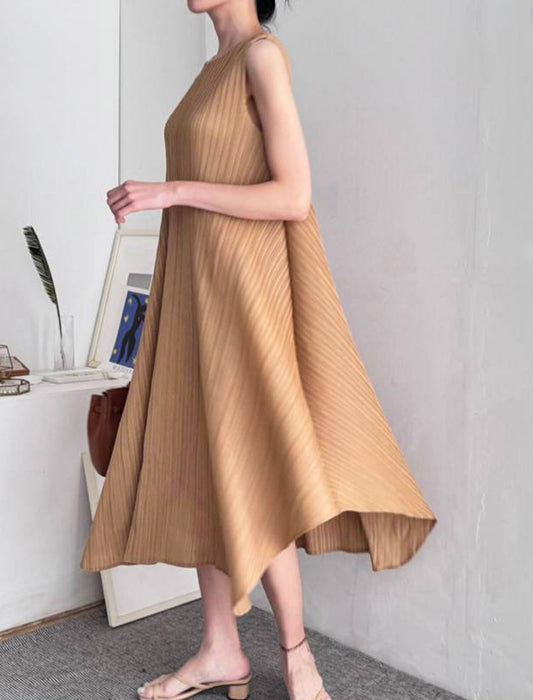 ふんわりシックなプリーツワンピース