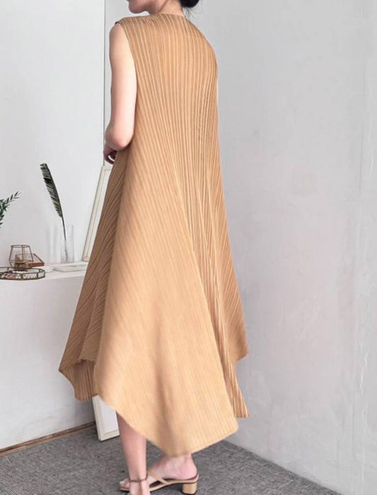 ふんわりシックなプリーツワンピース