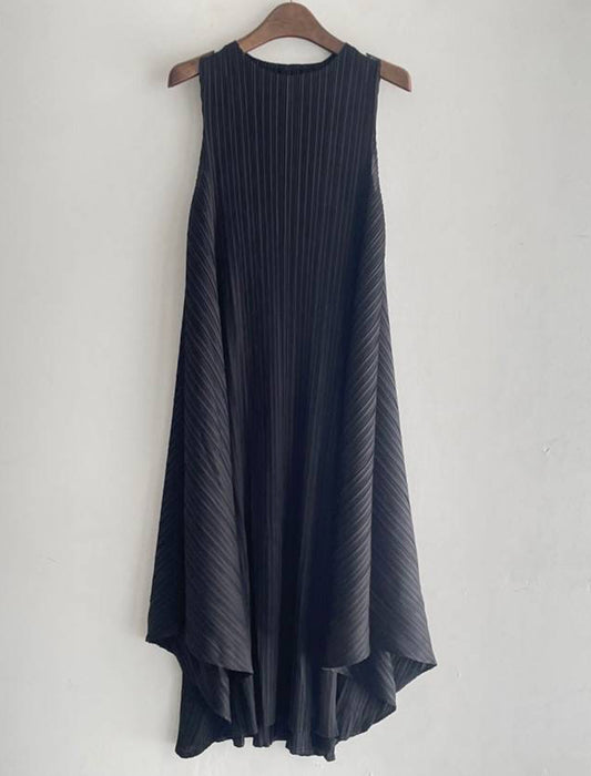 ふんわりシックなプリーツワンピース