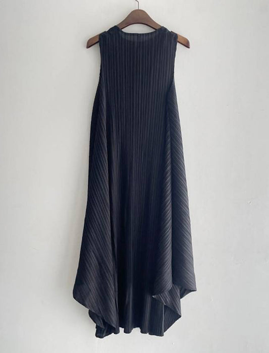 ふんわりシックなプリーツワンピース