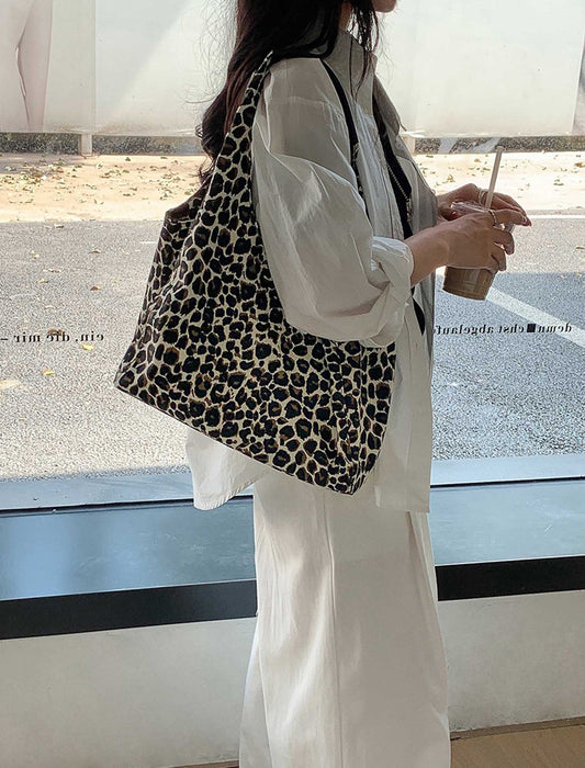大人のレオパードバッグ
