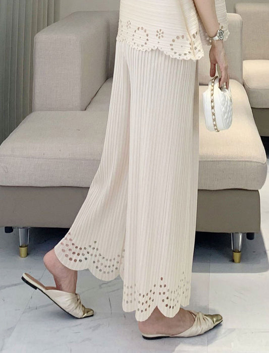 裾レースで華やぐパンツ