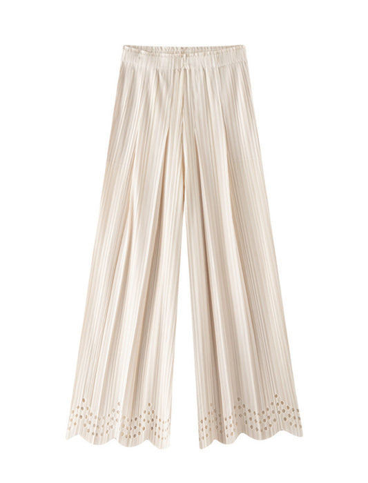 裾レースで華やぐパンツ