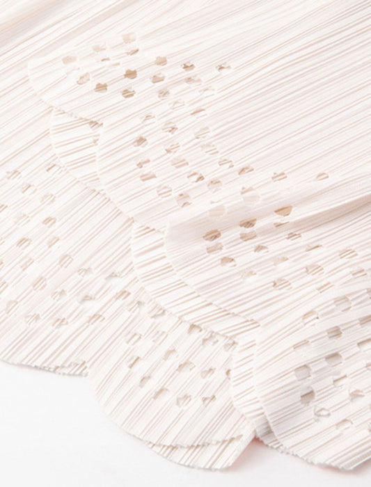 裾レースで華やぐパンツ