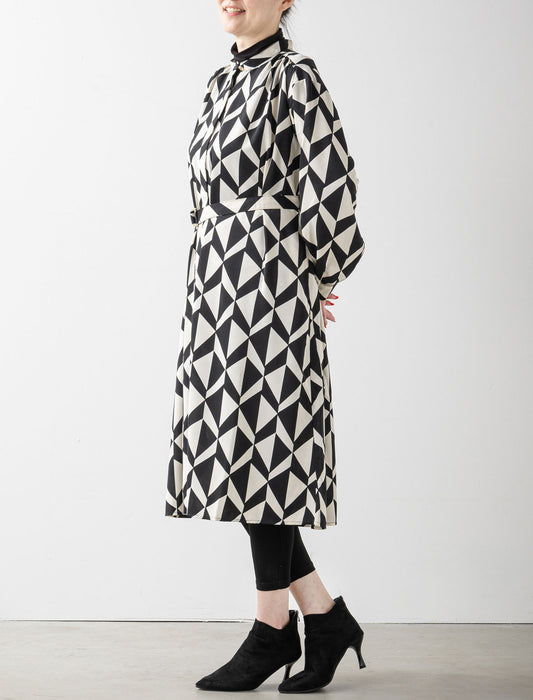 Northmallオリジナル＞ベルト付きジオメトリック柄ワンピース