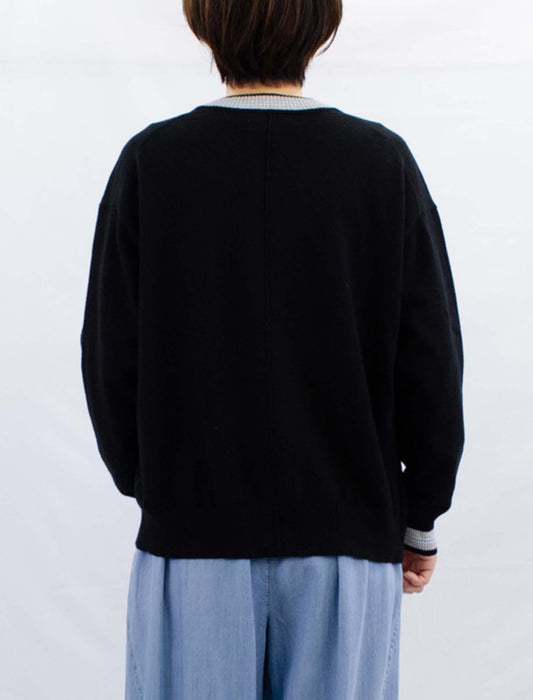 Vネックロゴハートカーディガン