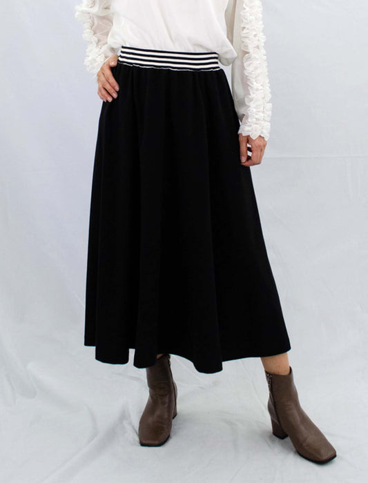 スポーティライクなウエストボーダースカート