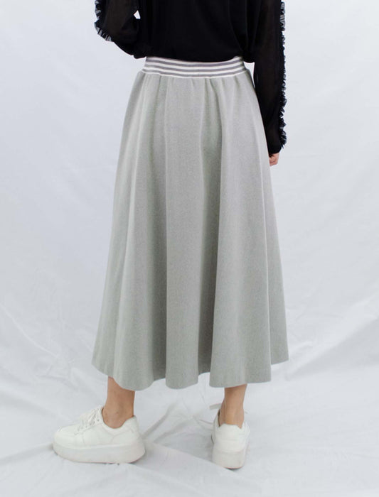 スポーティライクなウエストボーダースカート