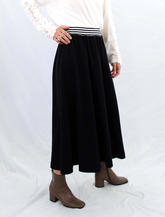 スポーティライクなウエストボーダースカート