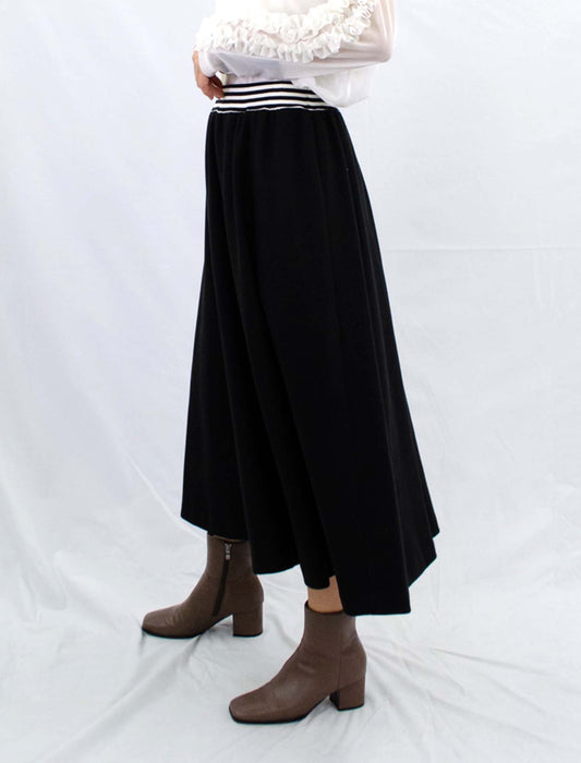 スポーティライクなウエストボーダースカート