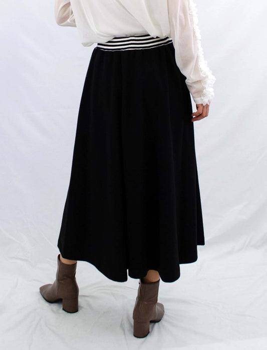スポーティライクなウエストボーダースカート