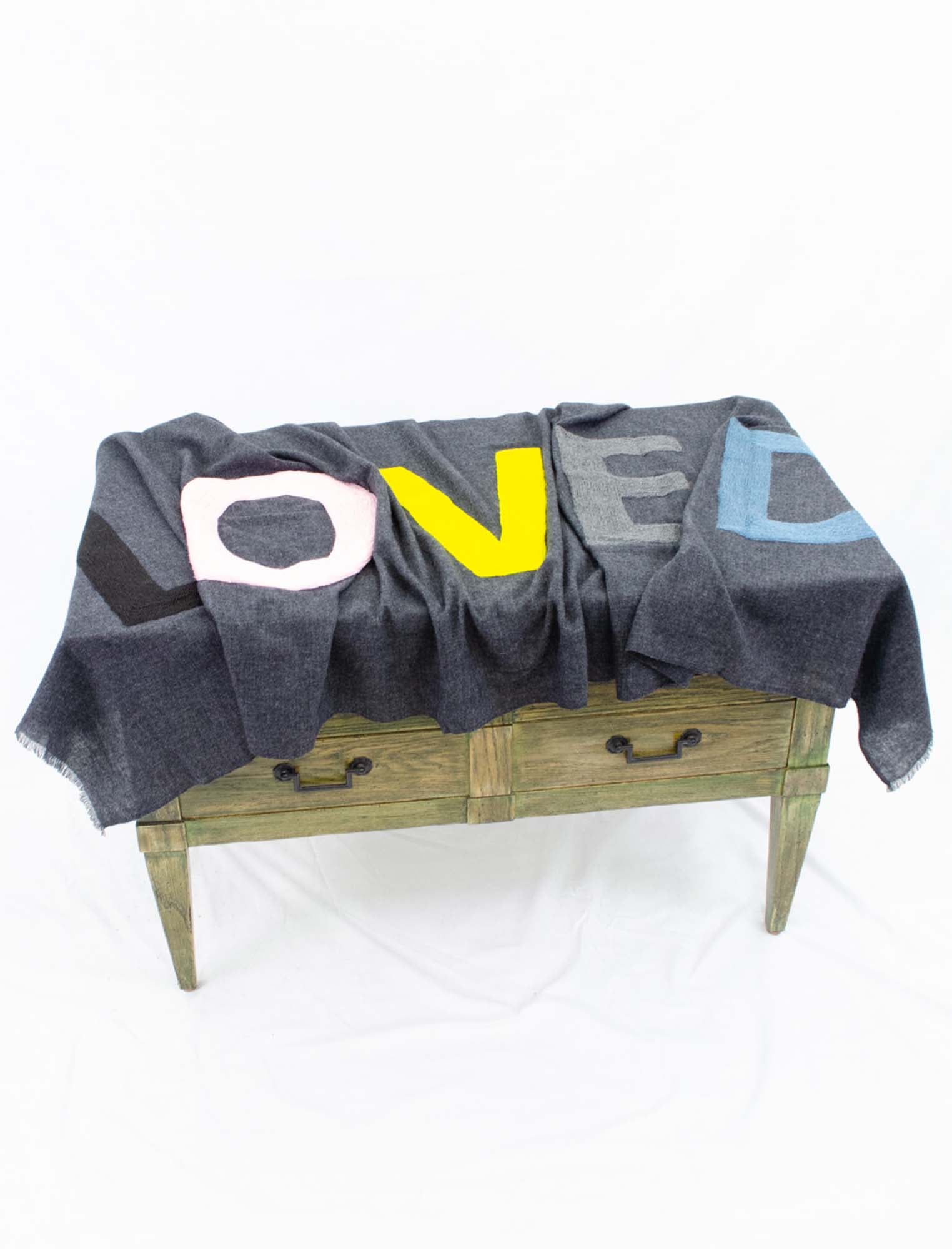 LOVEDカラフルロゴストール | Northmall（ノースモール）暮らし