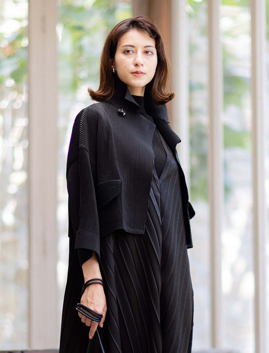 ＜SPECCHIO＞シャトルプリーツクロップドジャケット