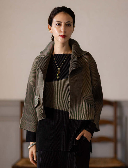 ＜SPECCHIO＞シャトルプリーツクロップドジャケット