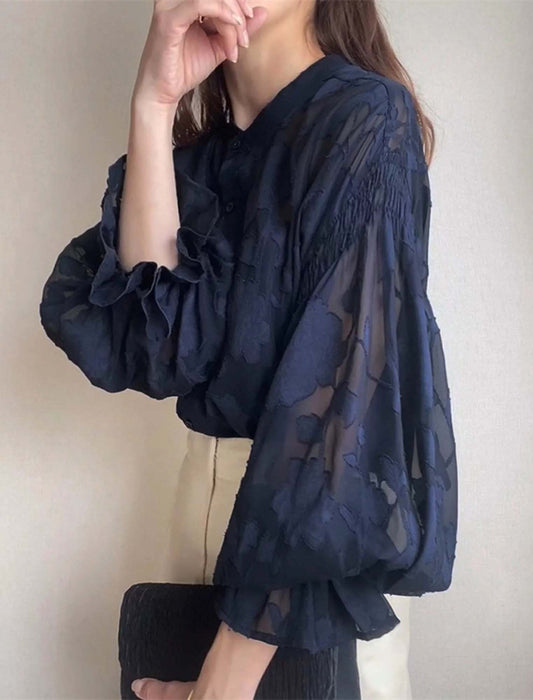 透け感がおしゃれなオーガンジーブラウス