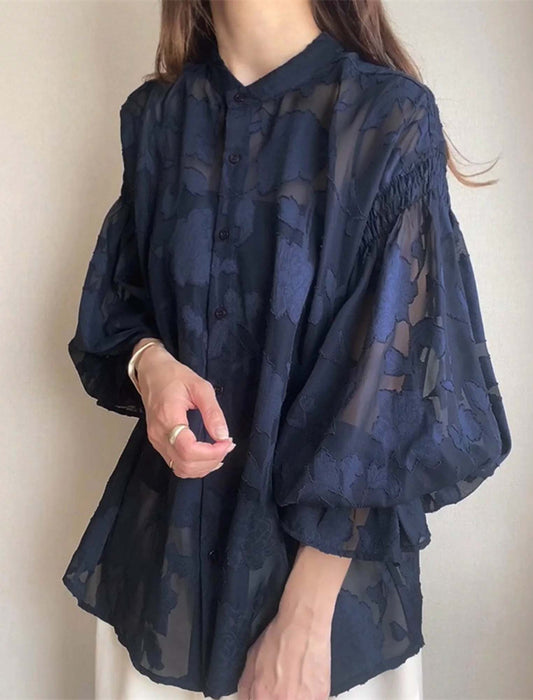 透け感がおしゃれなオーガンジーブラウス