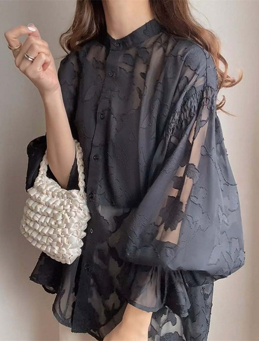 透け感がおしゃれなオーガンジーブラウス