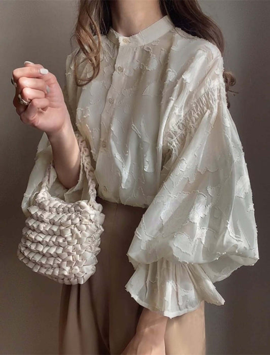 透け感がおしゃれなオーガンジーブラウス