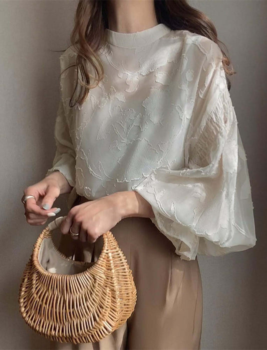 透け感がおしゃれなオーガンジーブラウス