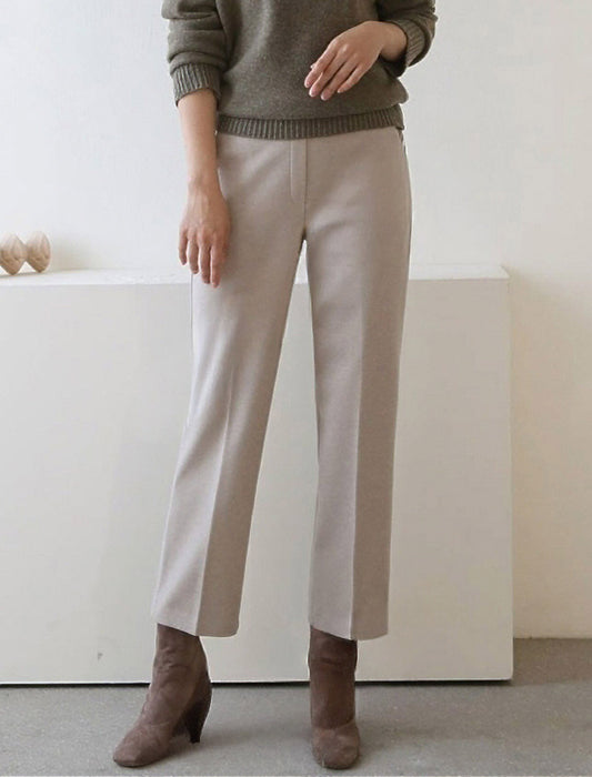 すっきり見えストレートパンツ