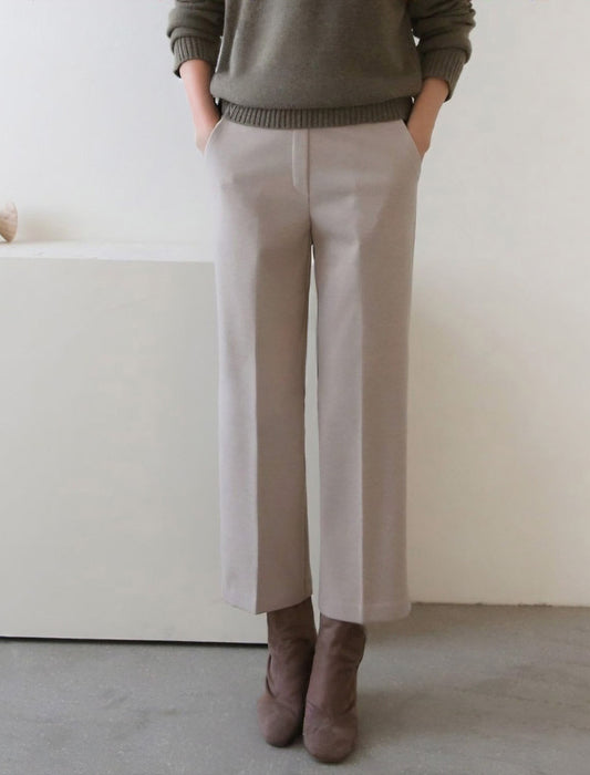 すっきり見えストレートパンツ