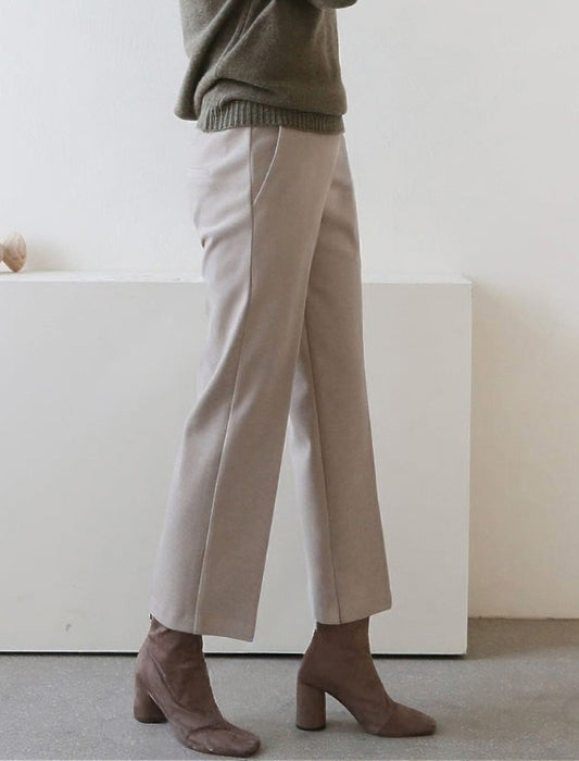 すっきり見えストレートパンツ