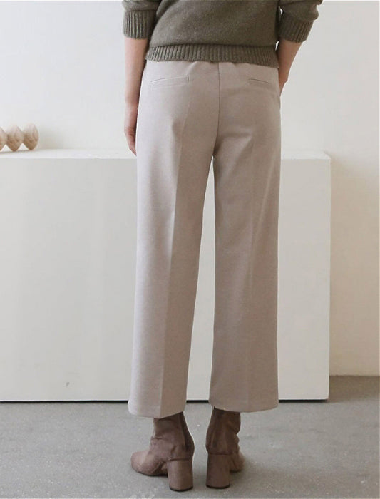 すっきり見えストレートパンツ