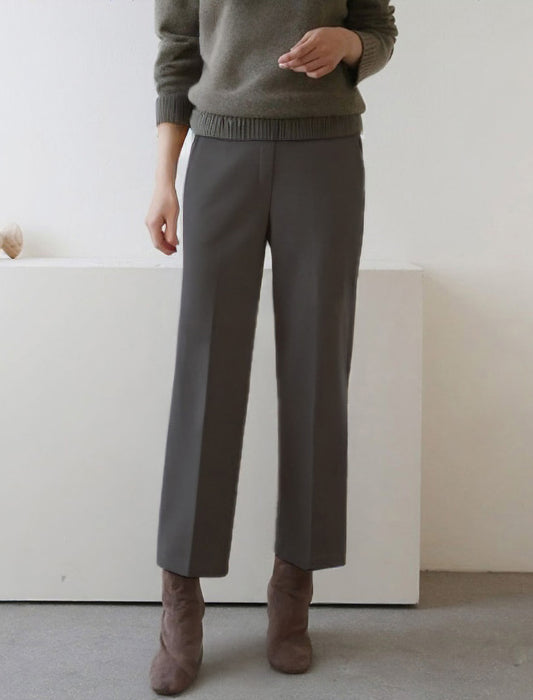 すっきり見えストレートパンツ