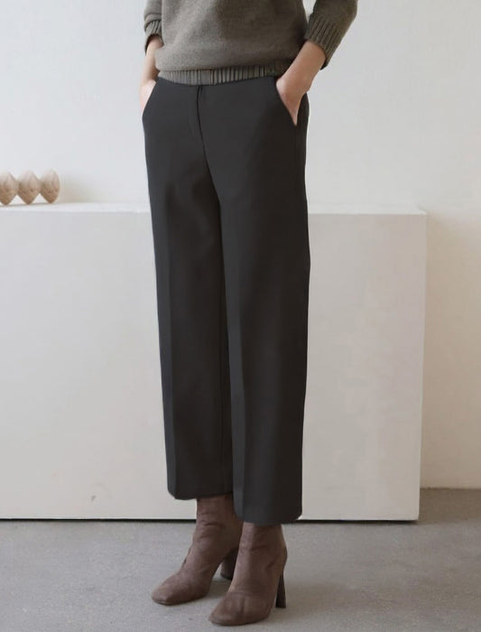 すっきり見えストレートパンツ