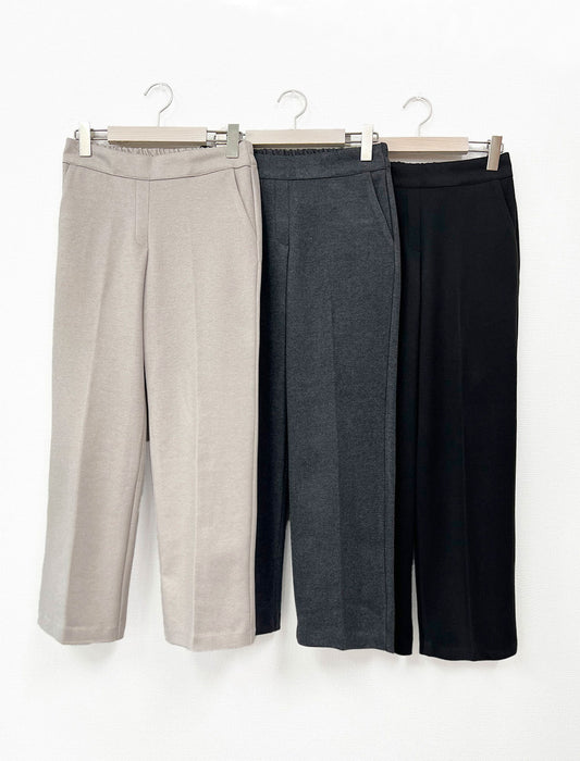 すっきり見えストレートパンツ