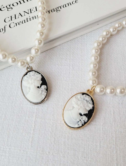 イミテーションパール＆カメオネックレス