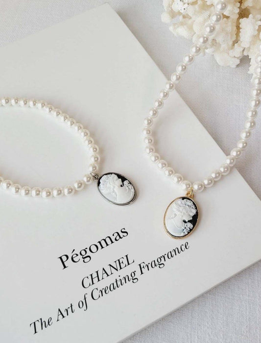 イミテーションパール＆カメオネックレス