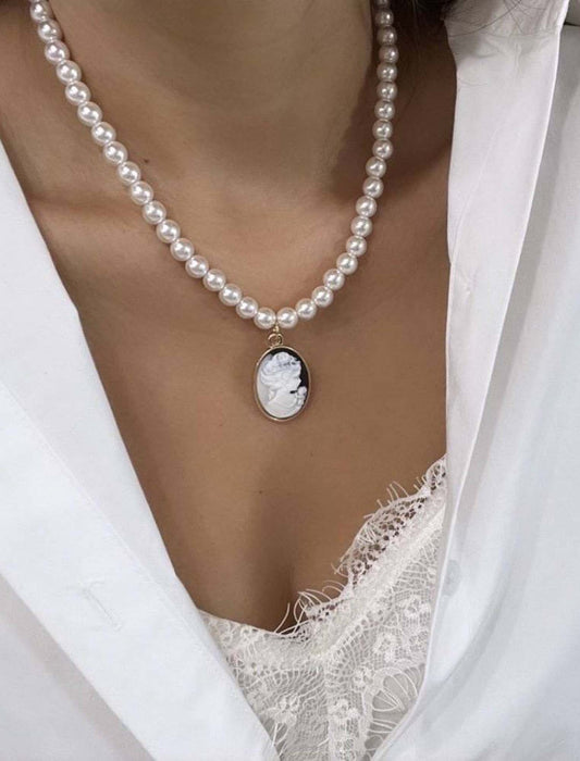 イミテーションパール＆カメオネックレス