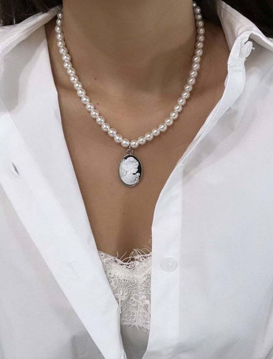 イミテーションパール＆カメオネックレス