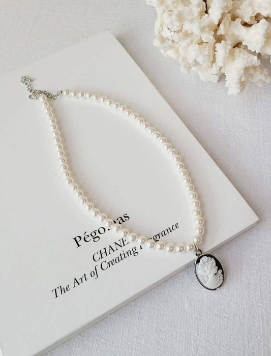 イミテーションパール＆カメオネックレス