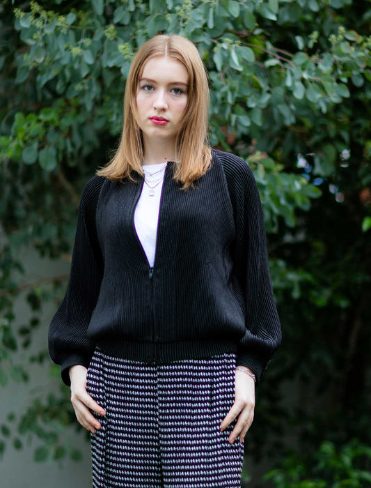 ＜SPECCHIO＞シャトルプリーツノーカラーZIPブルゾン