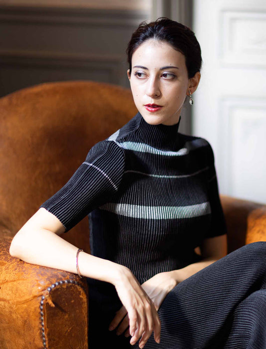 ＜SPECCHIO＞シャトルプリーツ ボトルネックプルオーバー