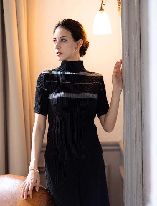 ＜SPECCHIO＞シャトルプリーツ ボトルネックプルオーバー